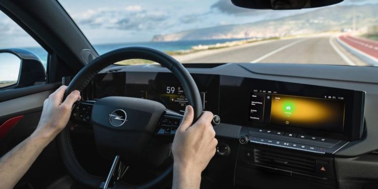 Nowy Opel Astra 2022 wnętrze