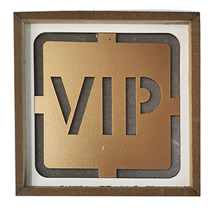 Letrero VIP con luz - Galerías el Triunfo - 060107677106