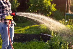Jak podnieść ciśnienie wody w ogrodzie? Praktyczne porady i rozwiązania
