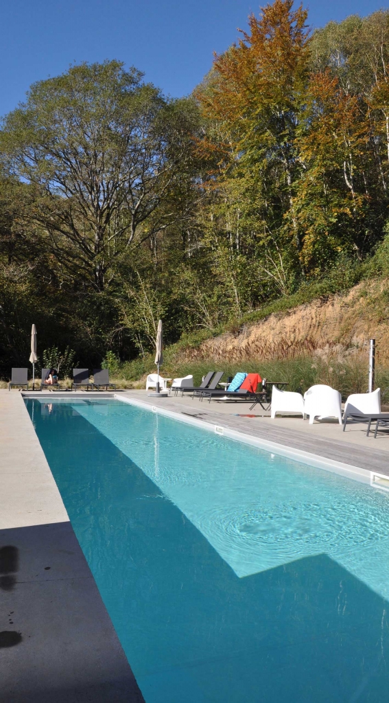 une villa de vacances exceptionnelle dans les pyrénées en france, avec espace piscine chauffée, coin détente, pool house entièrement équipée