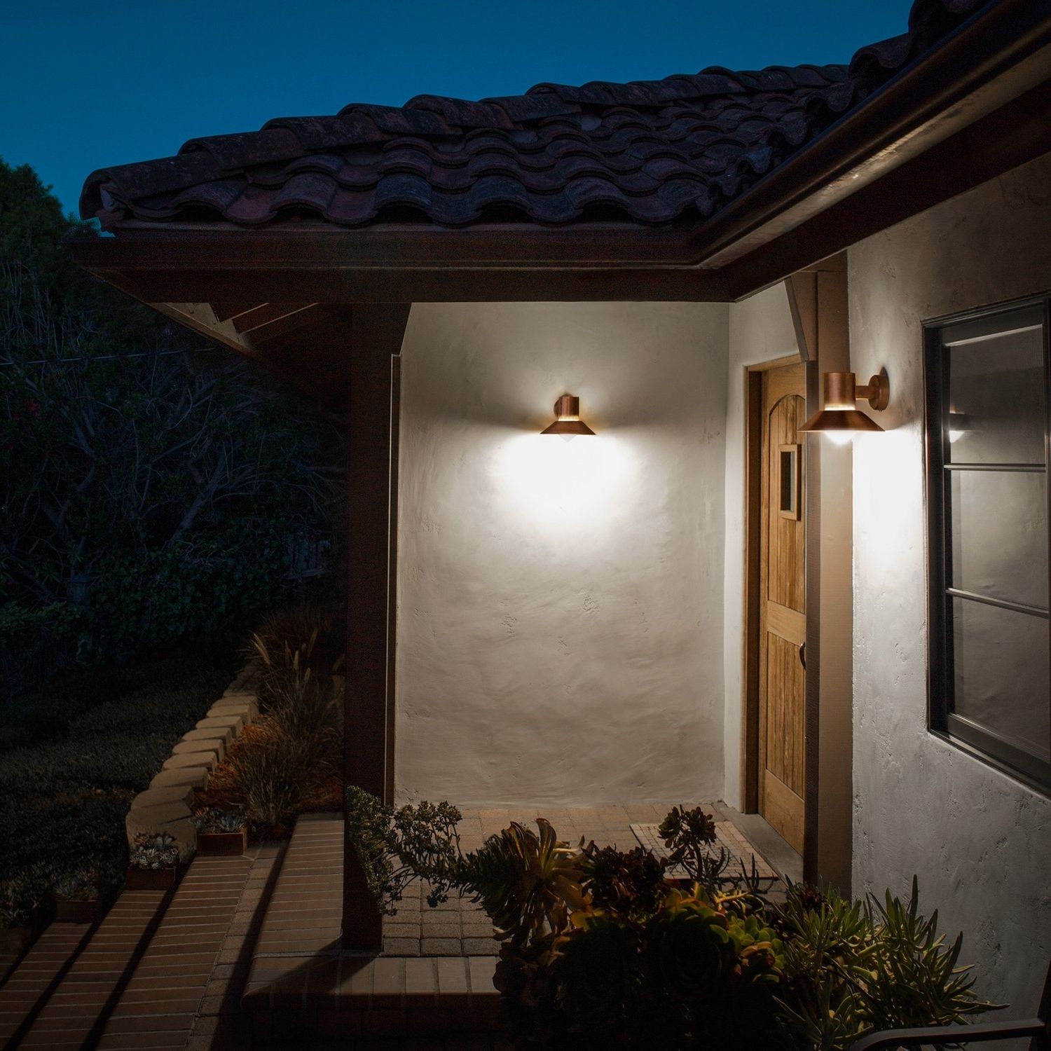Featured Photo of Modern Outdoor Lighting