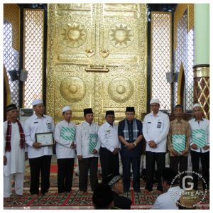 Replika pintu kabah - Ornamen Mihrab Pintu Ka’bah Masjid Nurul Iman