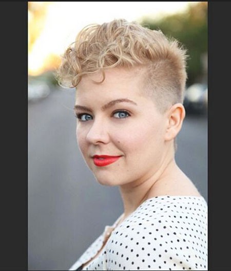 Pixie-Curly-Hair-for-Round-Face Chic Short Curly Hairstyles for Women 