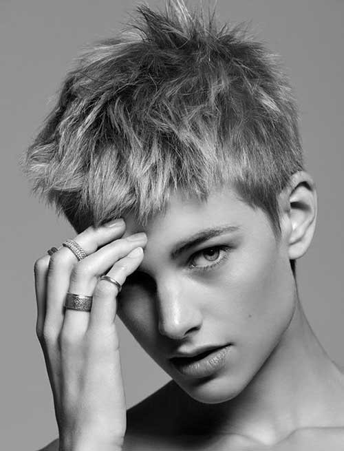 Messy-Short-Pixie-Haircut-with-Short-Bangs Best Pixie Haircuts 