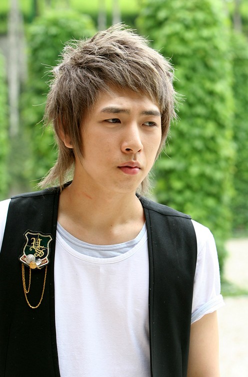 Trendy-Fashion-Korean-Hair-Style-for-Men Cool Korean and Japanese Hairstyles for Asian Guys 