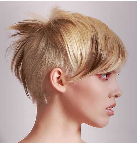 Asymmetrical-Blonde-and-Brown-Highlights-Look Short hair color ideas 