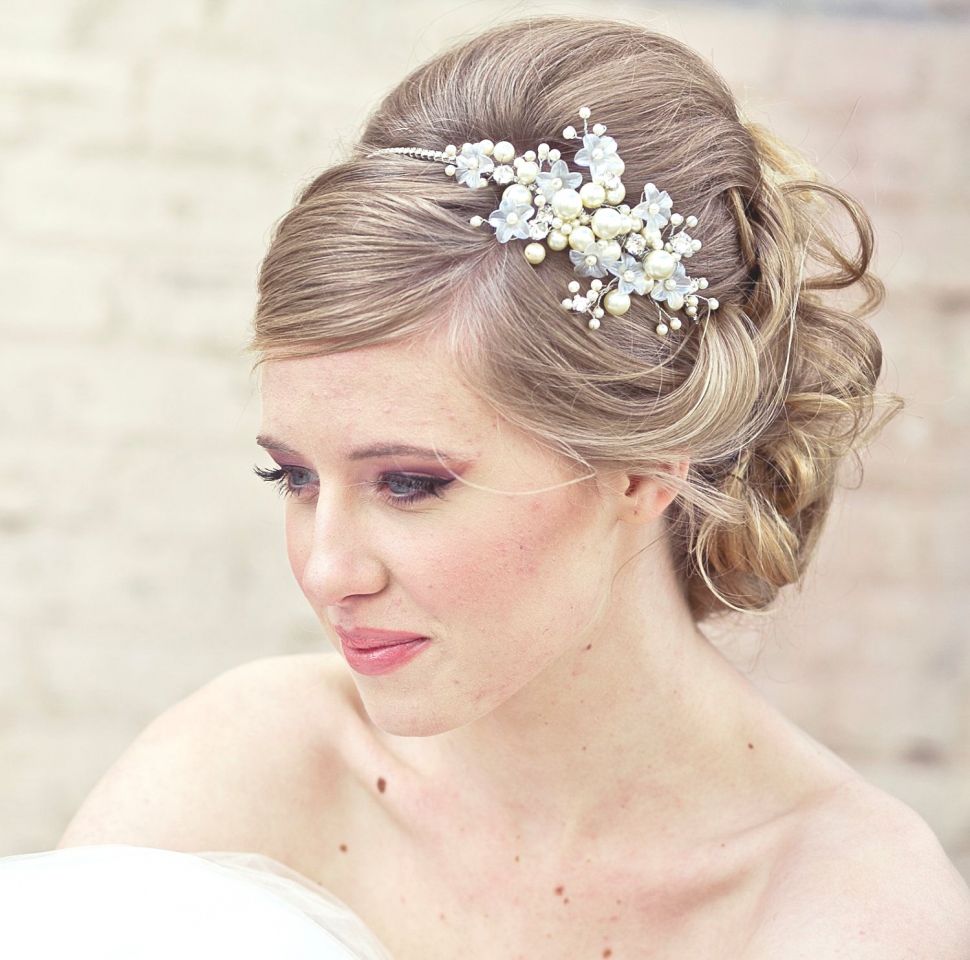Wear-it-Low Hairstyles with Tiara for Glam and Fab Look 