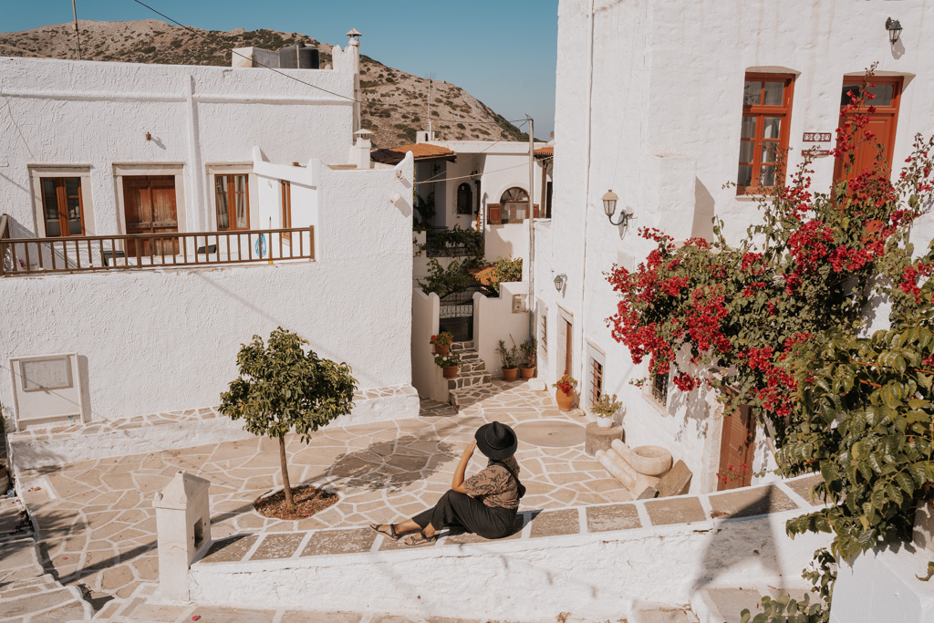 where to stay in Naxos Filoti courtyard