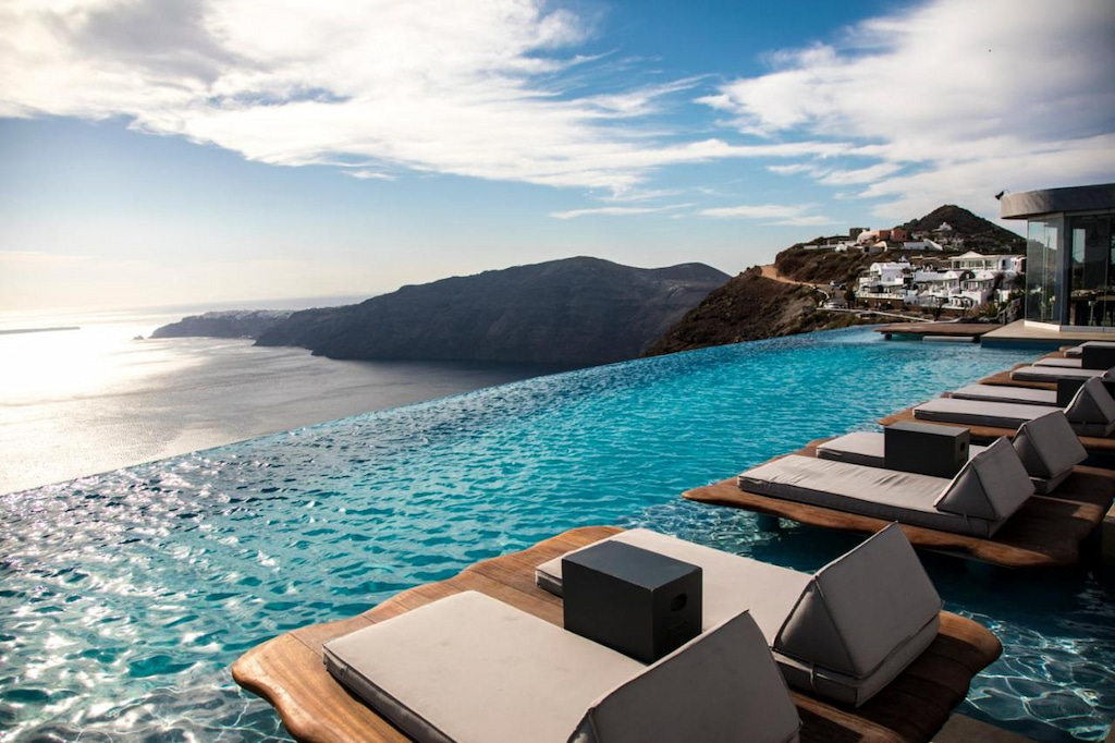 A unique floating benches above the pool with an amazing view of the sea