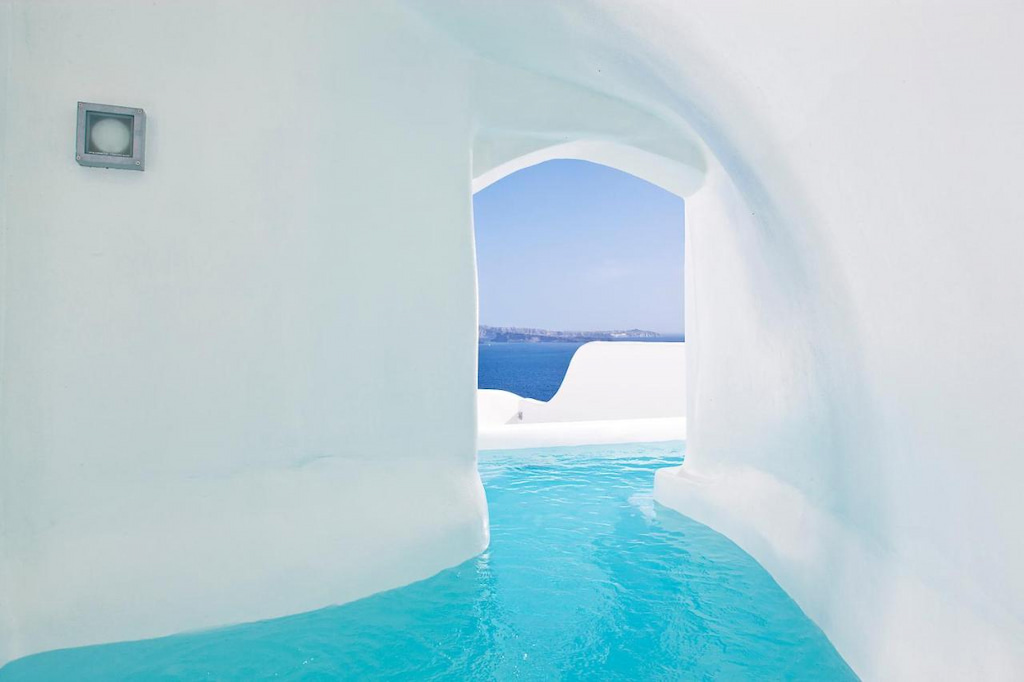 Pool in a tunnel-like path in Santorini