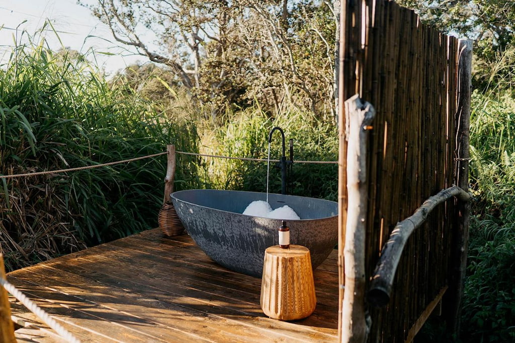 View of the outdoor tub surrounded by plants