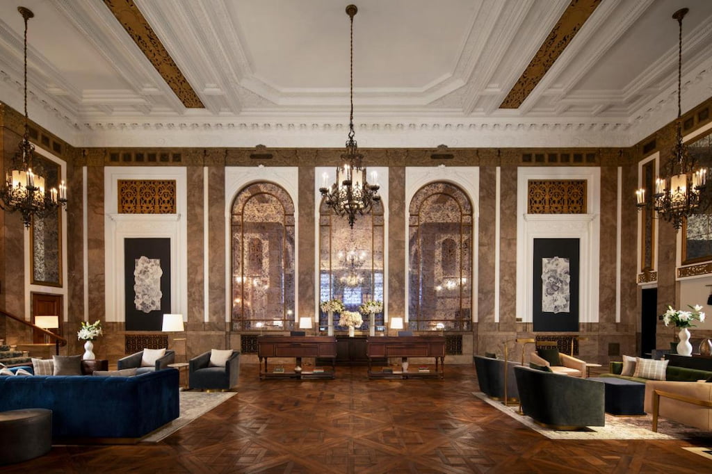View of the lobby with a royal-vintage design with high ceiling and chandeliers