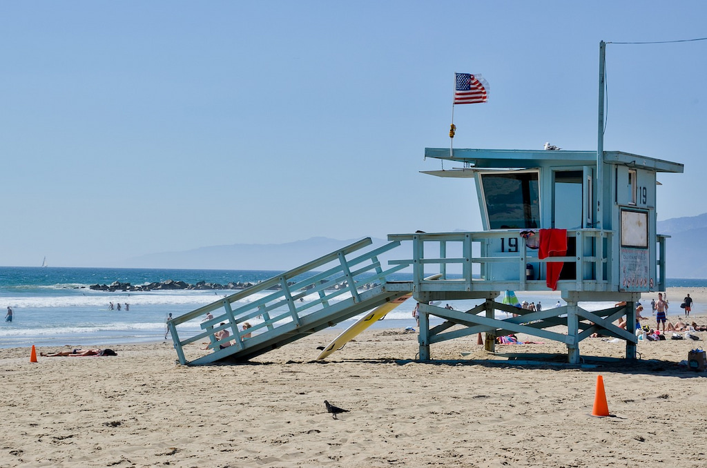 lifeguard hut on Los Angeles Beach in California