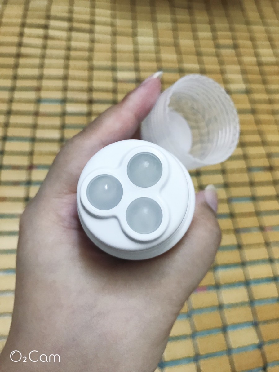 纖美娜思美體凝膠-日本製全新型態劑型，不黏膩好吸收，特殊滾輪式按摩瓶口用起來毫不沾手，超方便的居家美體小物！ 保養品分享 健康養身 攝影 民生資訊分享 