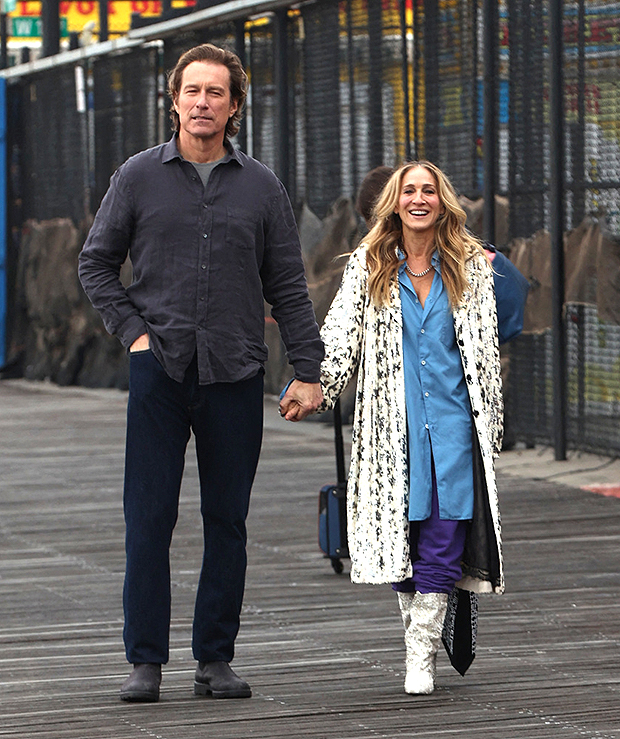 Sarah Jessica Parker, John Corbett Hold Hands For ‘And Just Like That ...