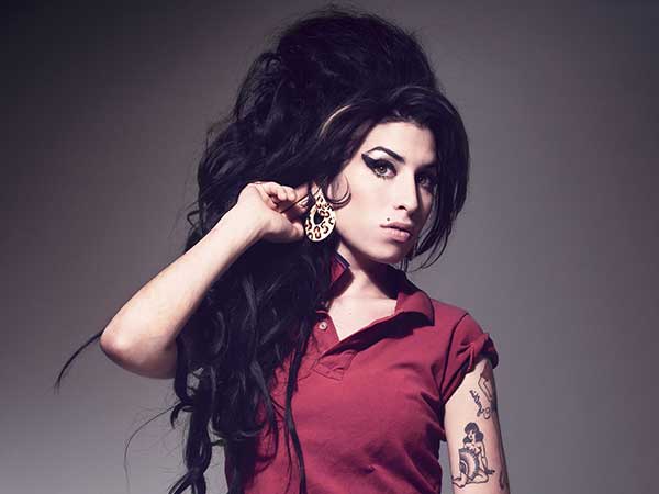 Penteado da Amy Winehouse: Passo a passo FÁCIL
