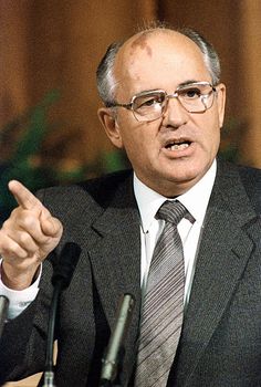 Mijaíl Gorbachovnota 1​ (Stávropol, Unión Soviética, 2 de marzo de 1931) es un abogado y político ruso que fue secretario general del Comité Central Partido Comunista de la Unión Soviética desde 1985 hasta 1991 y jefe de Estado de la Unión Soviética de 1988 a 1991. Recibió el Premio Nobel de la Paz en 1990 y actualmente es líder de la Unión de Socialdemócratas,1​ un partido formado después de la disolución oficial del Partido Socialdemócrata de Rusia en 2007.