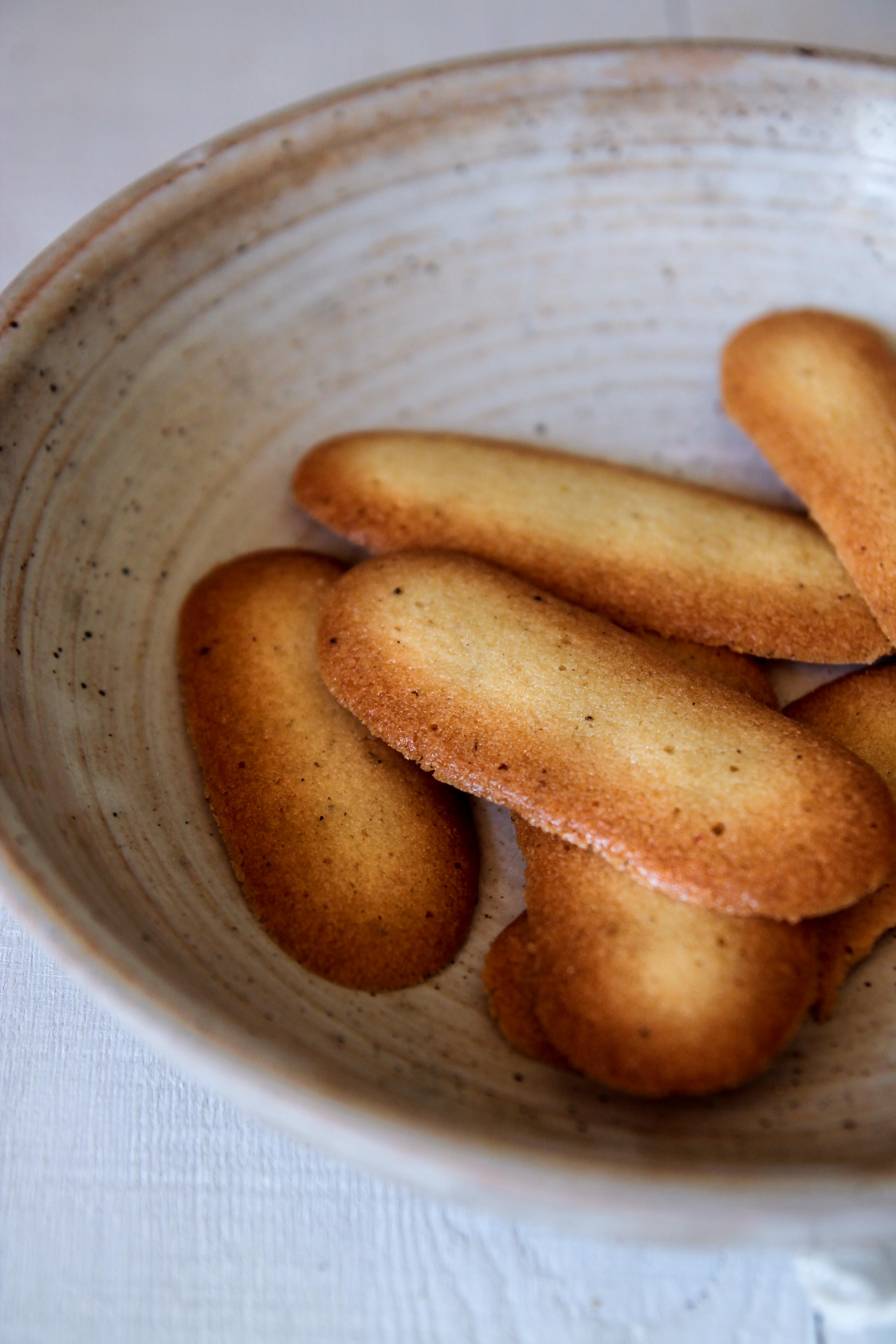 Langues De Chat Et Fraises Ecrasees Sans Lait Aime Mange