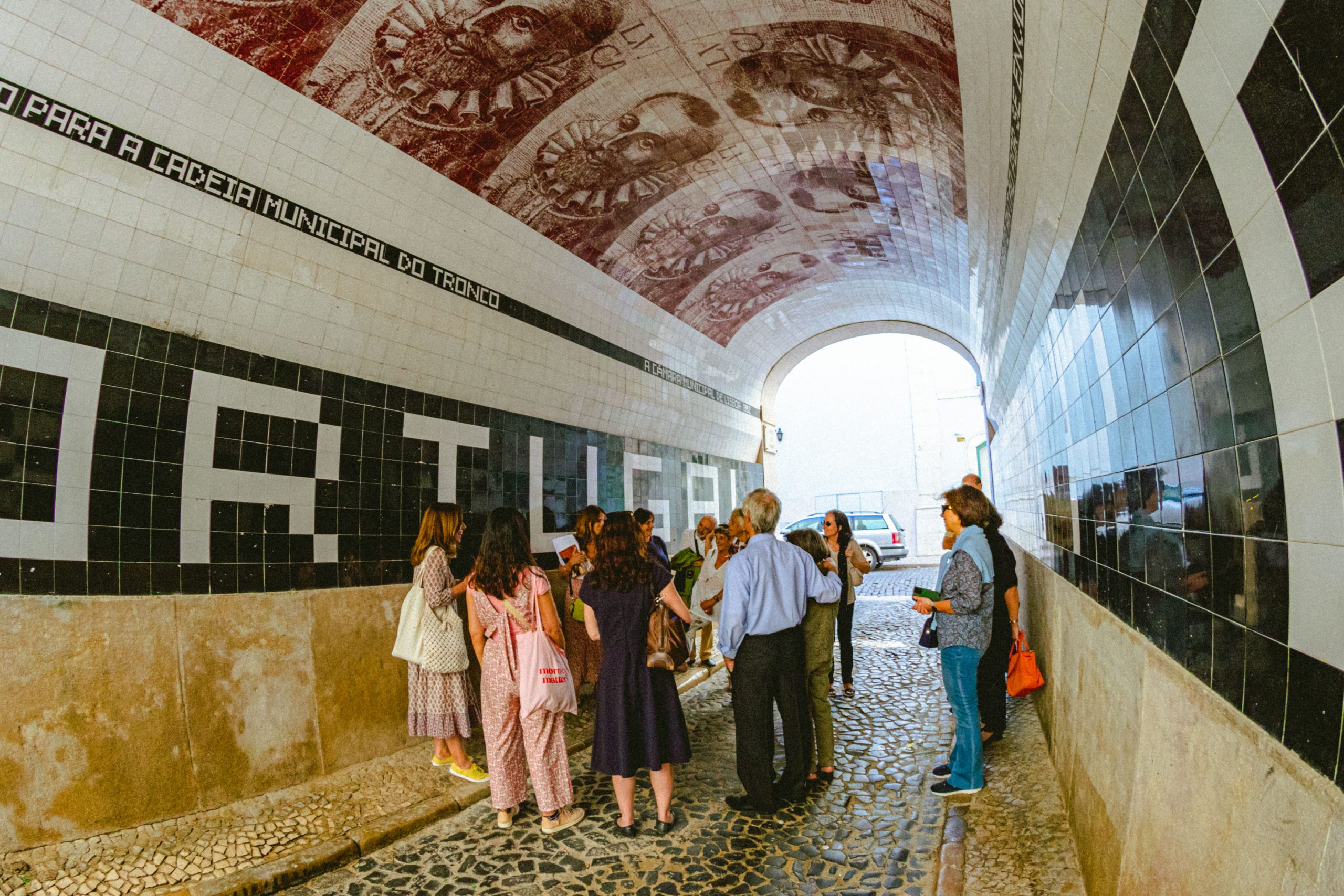 túnel pátio do tronco