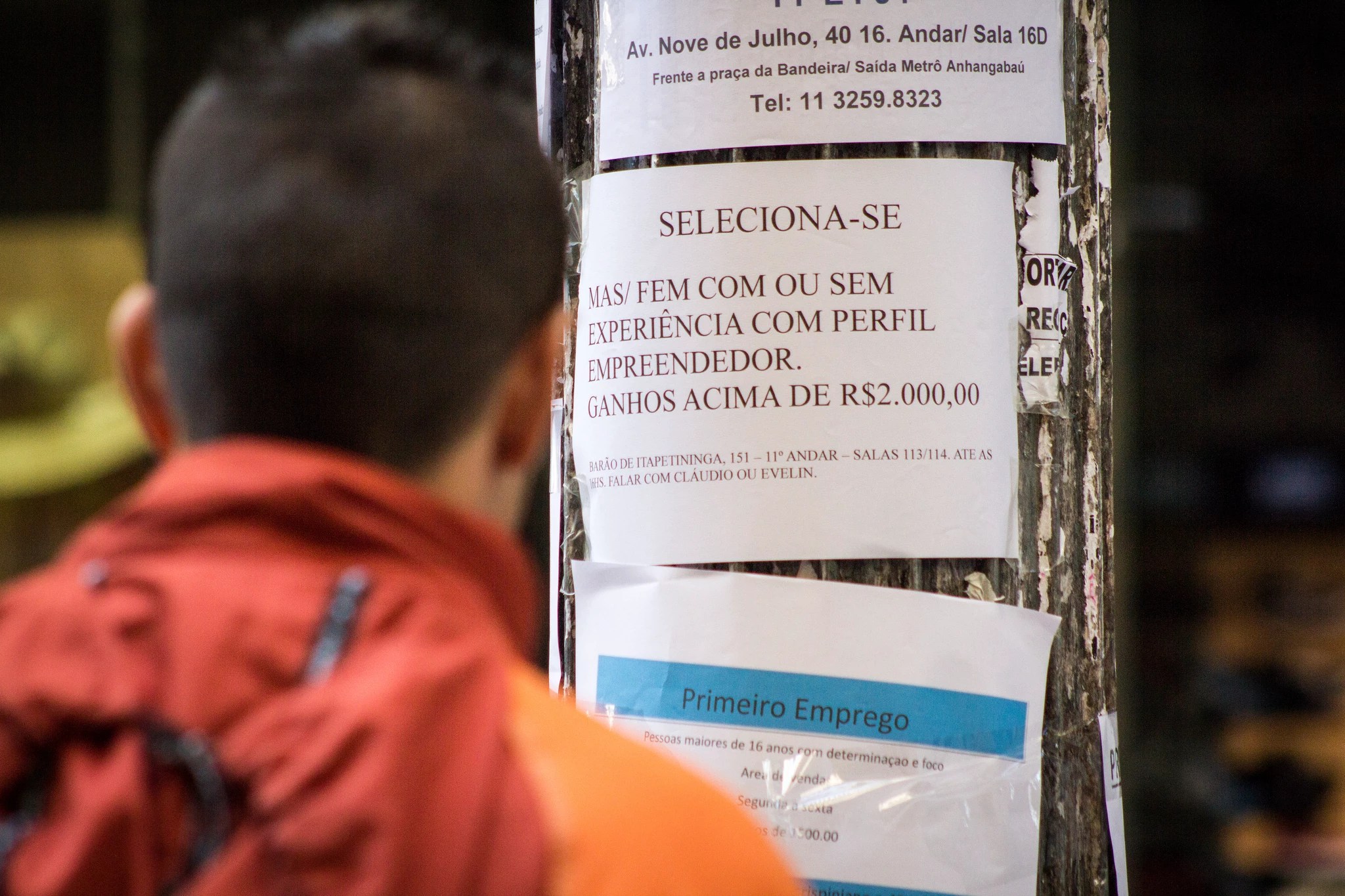 O desemprego continua alto no país, segundo o IBGE: havia 12,9 milhões de desocupados no trimestre de abril-maio-junho