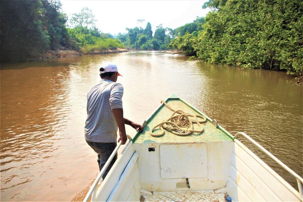 O cacique André Karipuna no rio Jaci-Paraná 