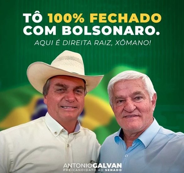 Propaganda de pré-candidatura ao senado de Antonio Galvan um homem branco de cabelos grisalhos que na imagem aparece usando uma camisa azul, à sua esquerda está Jair Bolsonaro e em cima escrito ''100% fechado com Bolsonaro''.