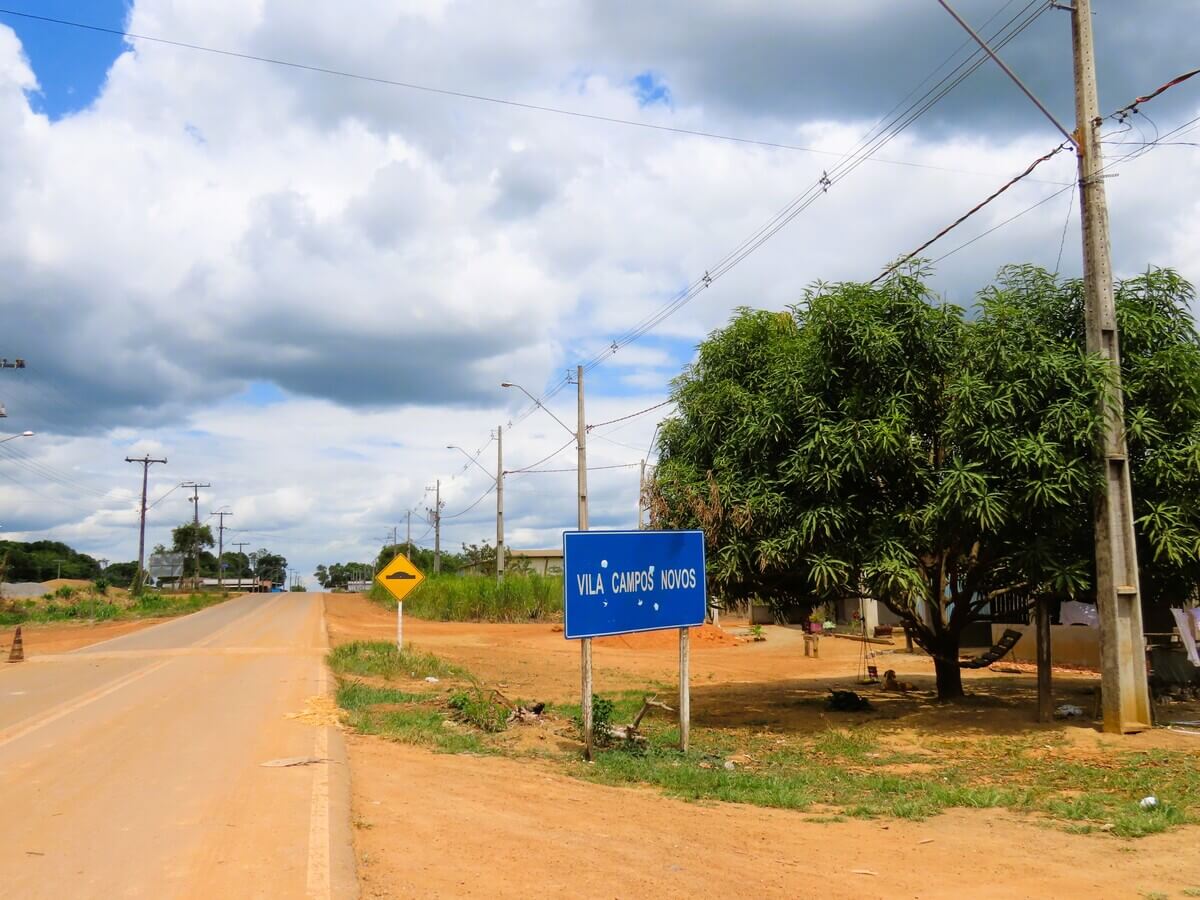 Placa localiza a entrada da Vila Campos Novos