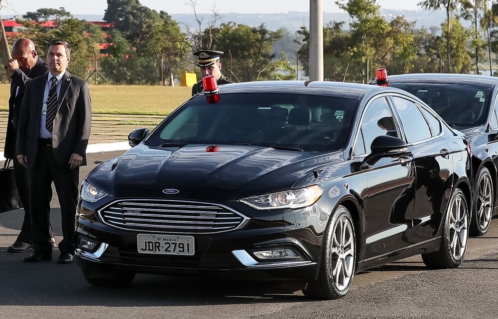 Na imagem um dos carros blindados do ex-presidente Jair Bolsonaro.