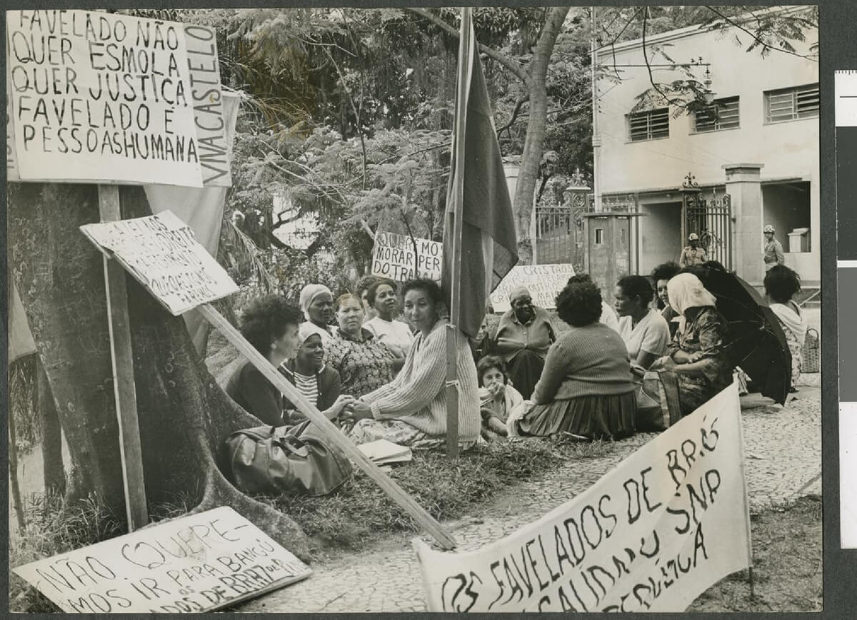 Moradores da Favela Brás de Pina fazem protesto em frente ao Palácio das Laranjeiras durante ditadura