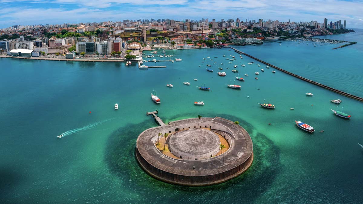 Imagem aérea da baía de Todos os Santos, na Bahia