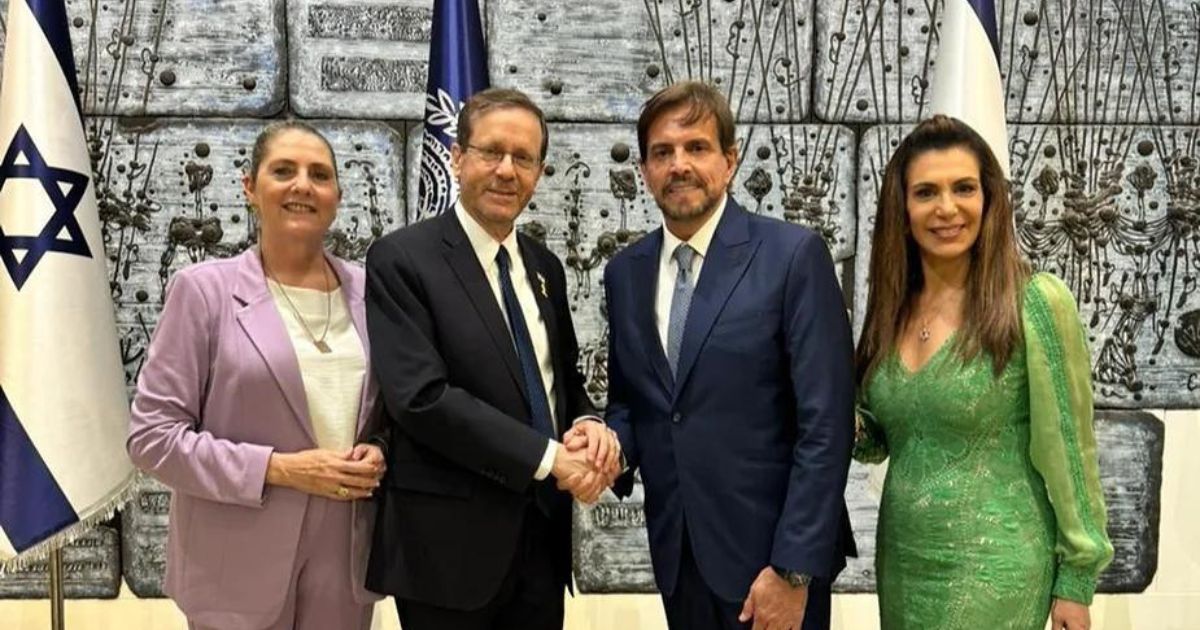 Primeira-dama de Israel, Michal Herzog, presidente de Israel, Isaac Herzog, ap��stolo Estevam Hernandes e bispa Sônia Hernandes durante reunião da comitiva evangélica