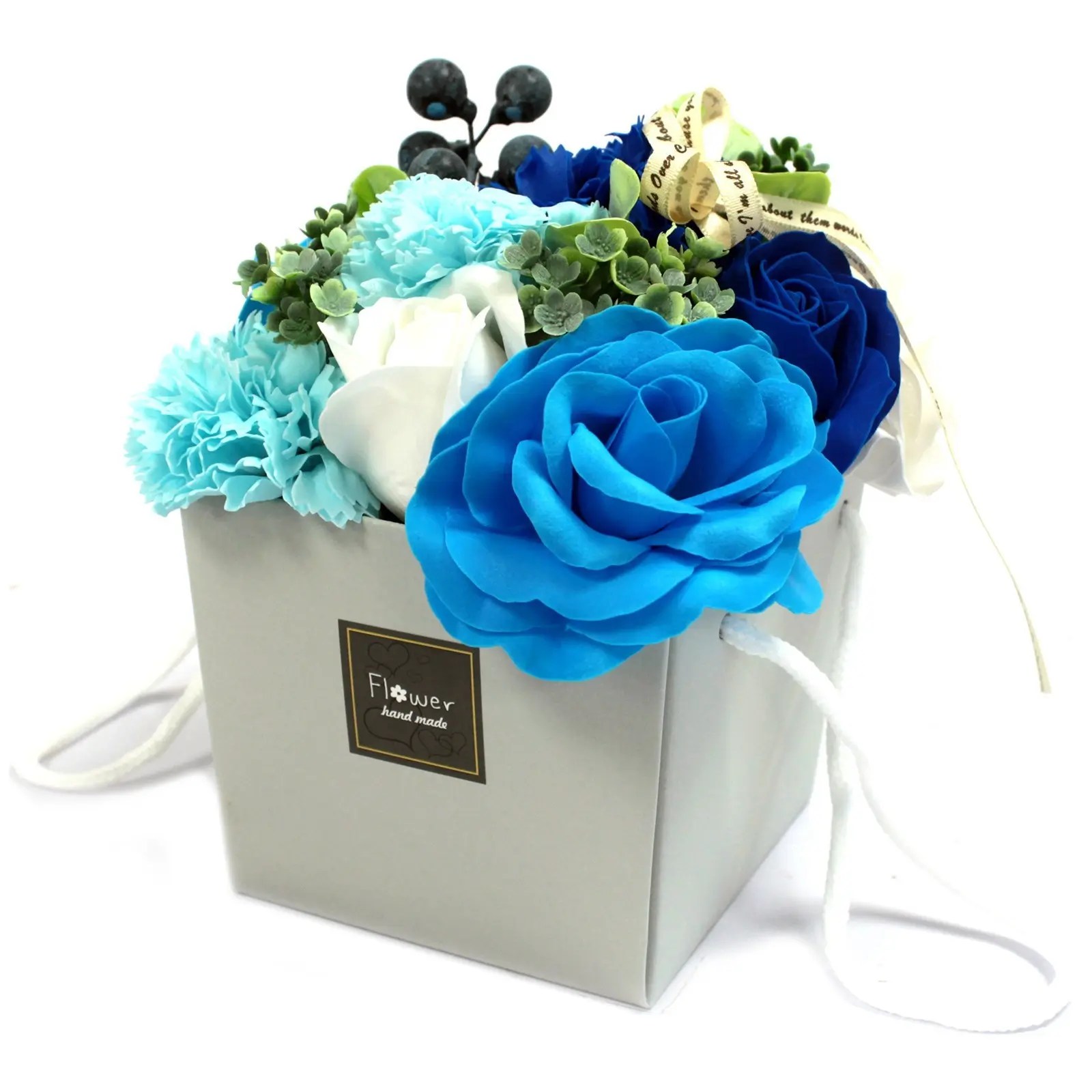caixa com flores de sabão azul