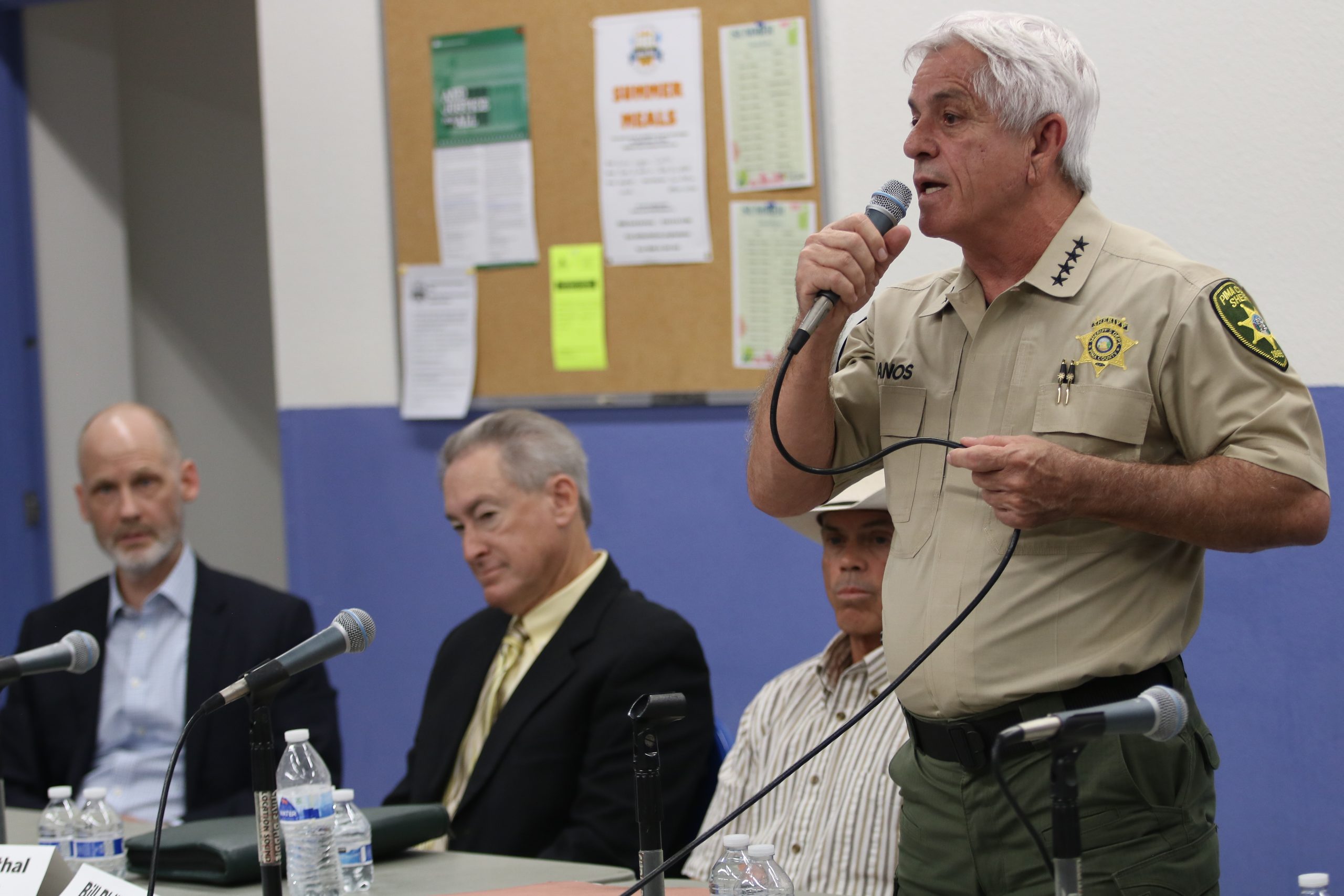 El Sheriff del Condado de Pima, Chris Nanos, busca la reelección con un historial de demandas
