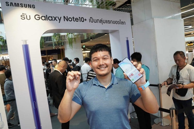 แฟนกลุ่มแรกคึกคัก ออกมารับ Galaxy Note 10 Plus ไปแล้วเป็นกลุ่มแรกของโลก 2 - แฟนกลุ่มแรกคึกคัก ออกมารับ Galaxy Note 10 Plus ไปแล้วเป็นกลุ่มแรกของโลก