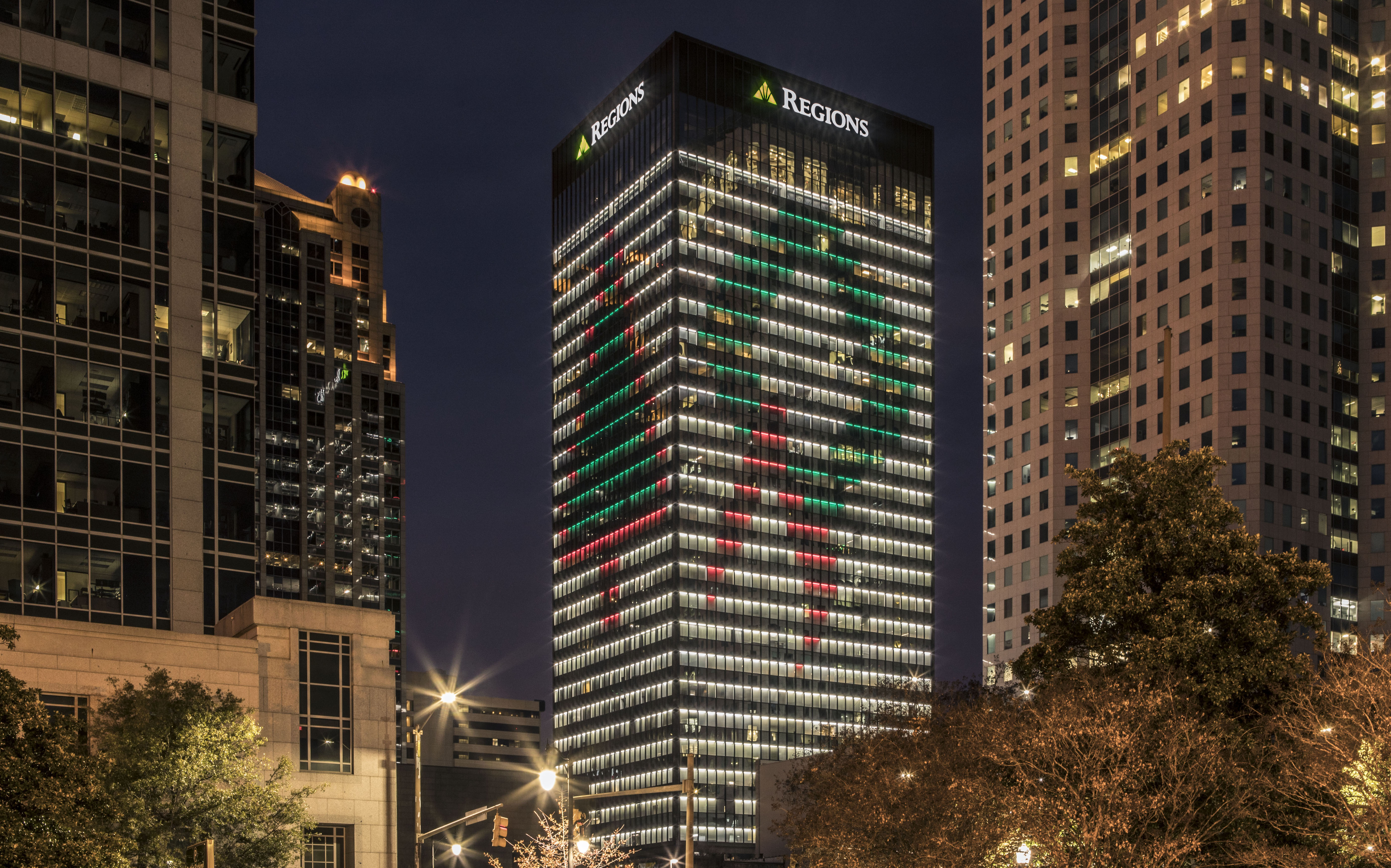 It S Back The Regions Bank Christmas Display In Downtown Birmingham Video Photos Bham Now
