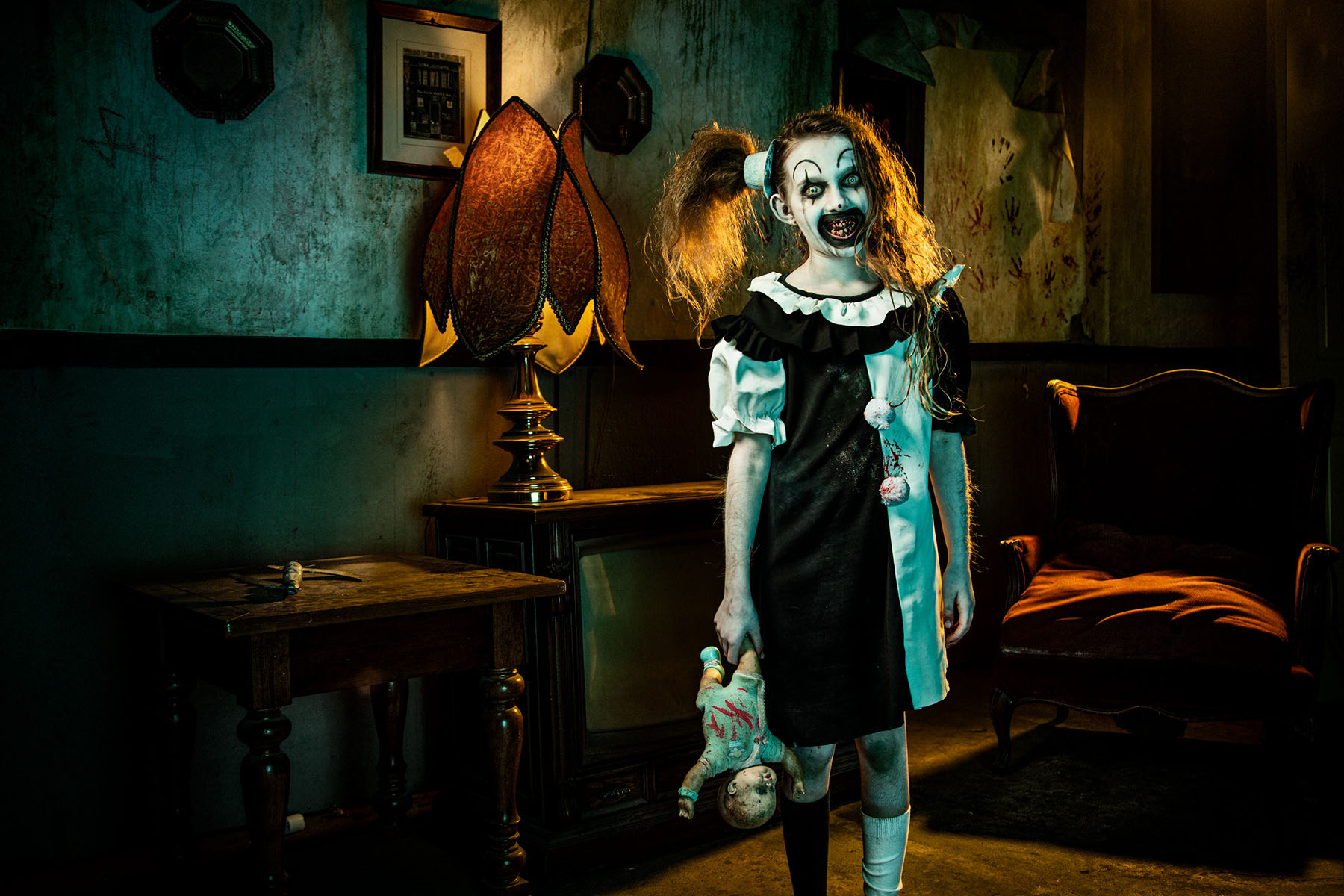 Terrifier 2 S Pale Girl Meet Art The Clown S Creepy New Friend