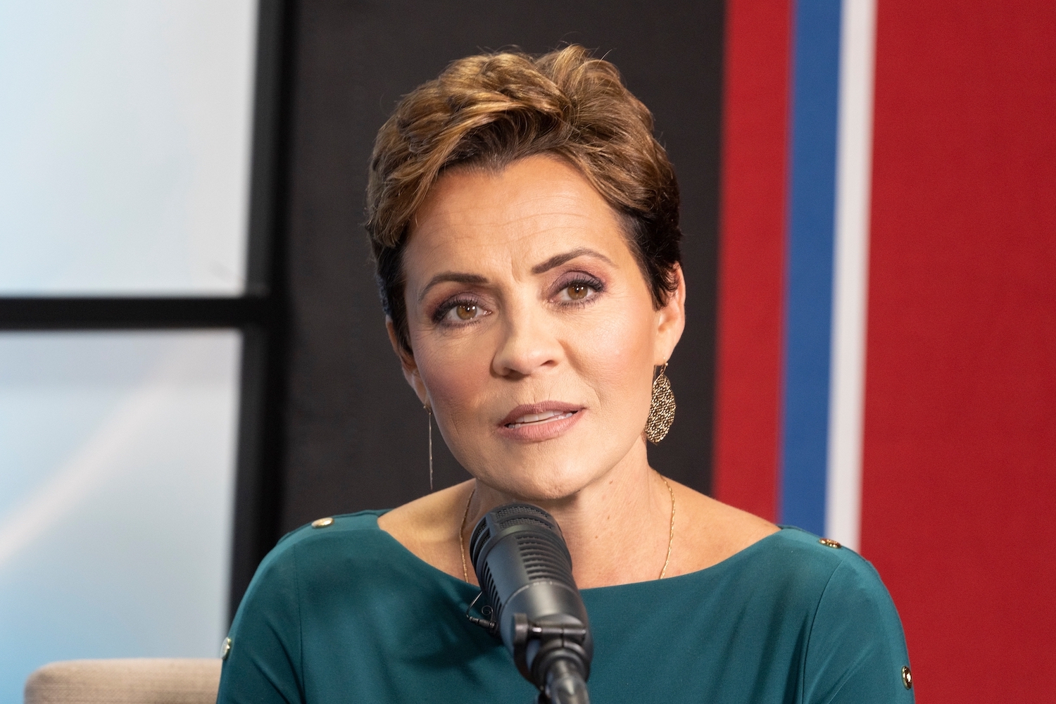 Watch Kari Lake Who Blames Her Pelosi Joke On Creative Editing After A Real Creative Edit Boing Boing