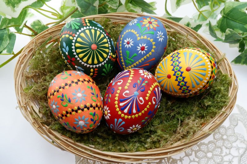 11 Cara Membuat Kerajinan Dari Kulit Telur Terlengkap, Kerajinan lukisan cangkang telur