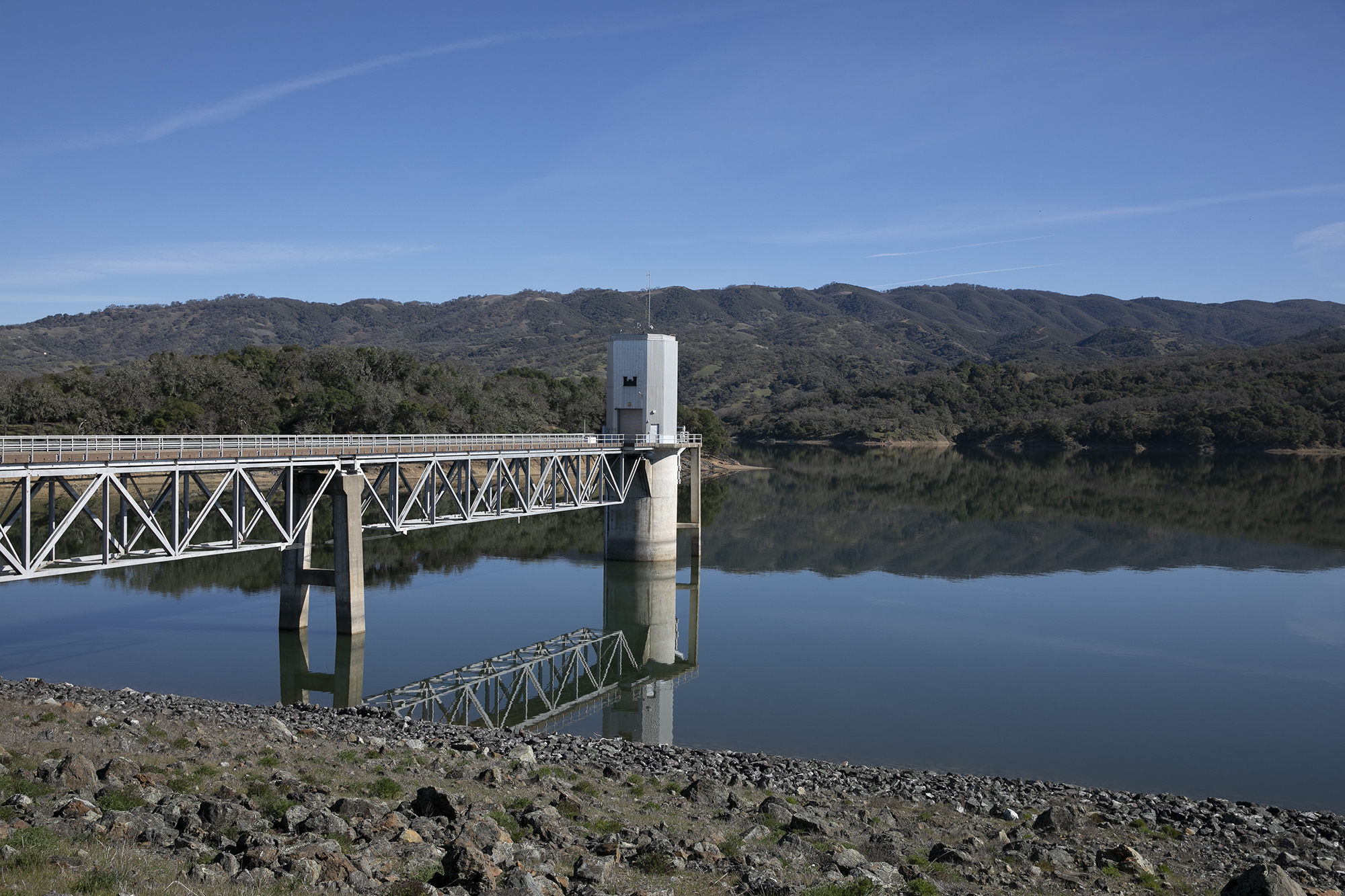 The dam at Lake Mendocino. Photo by Anne Wernikoff for CalMatters