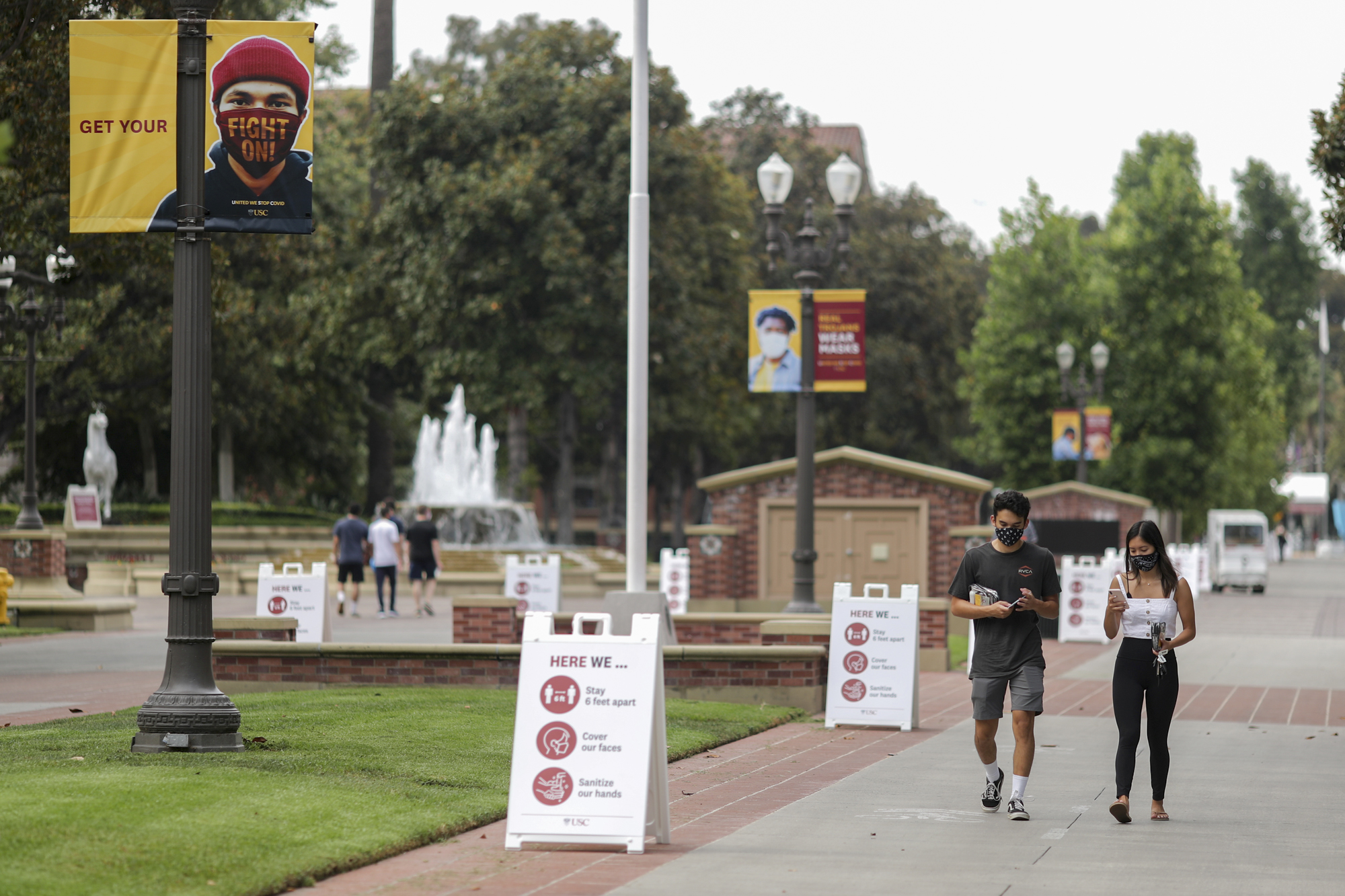 People walk on an empty University of Southern California (USC) campus, amid the outbreak of the coronavirus disease (COVID-19), in Los Angeles, U.S., August 17, 2020. Photo by Lucy Nicholson, REUTERS