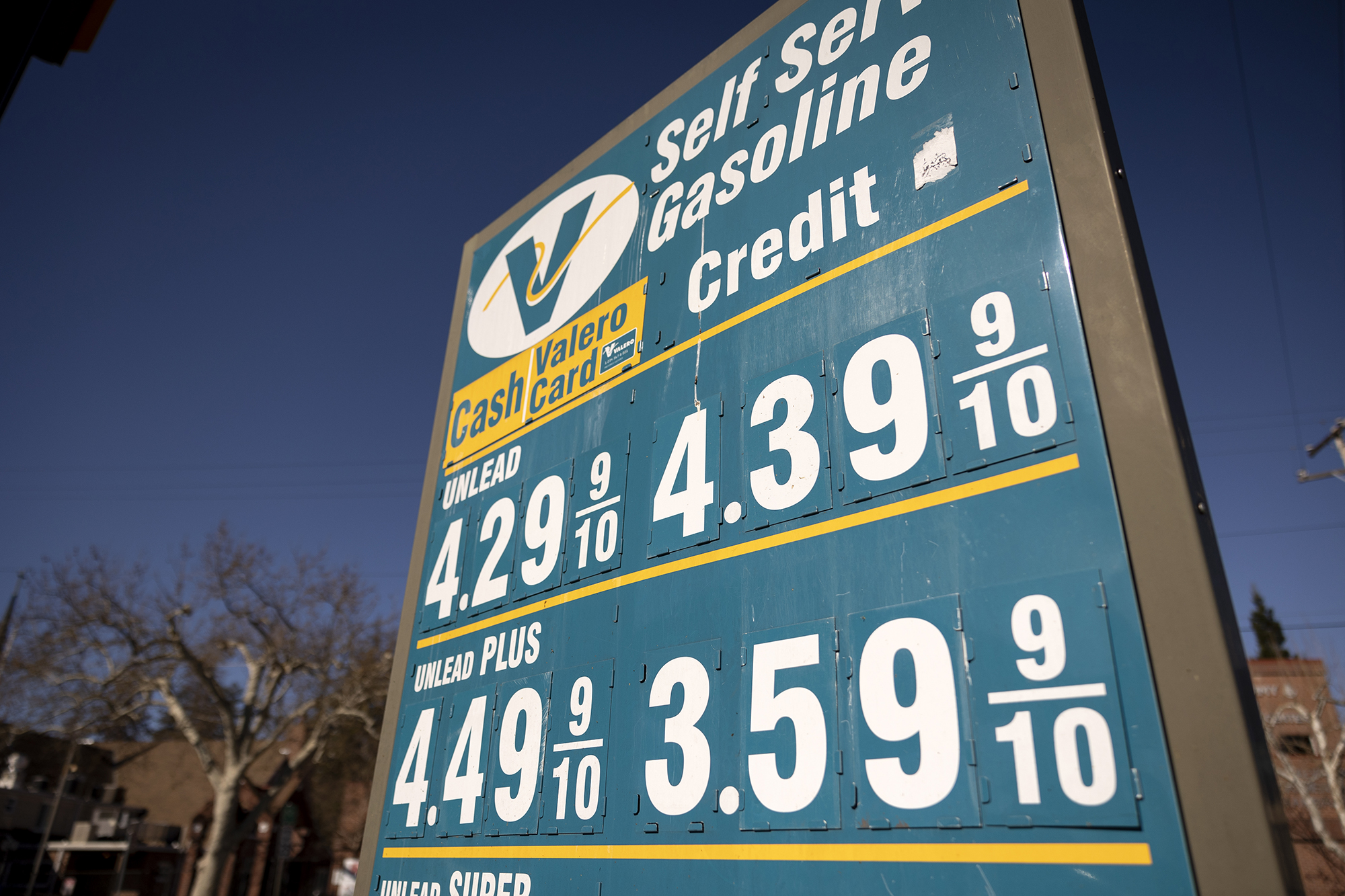 A Valero gas station in Sacramento on Feb. 22, 2022. Photo by Miguel Gutierrez Jr., CalMatters