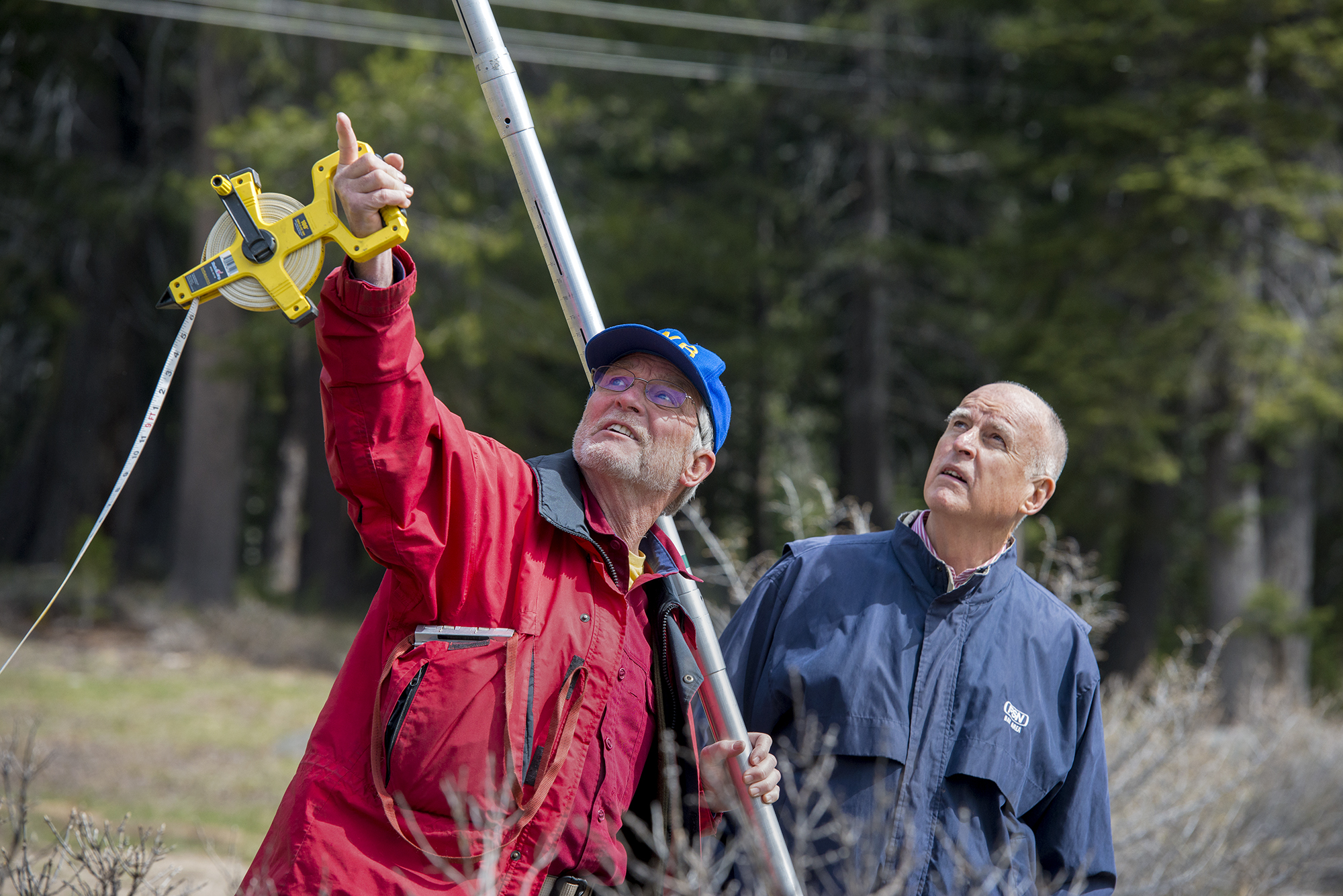 At left, Frank Gehrke, Department of Water Resources Chief of Snow Surveys, informs Governor Edmund G. Brown Jr. about snow surveys at Phillips Station on April 1, 2015. Florence Low / California Department of Water Resources