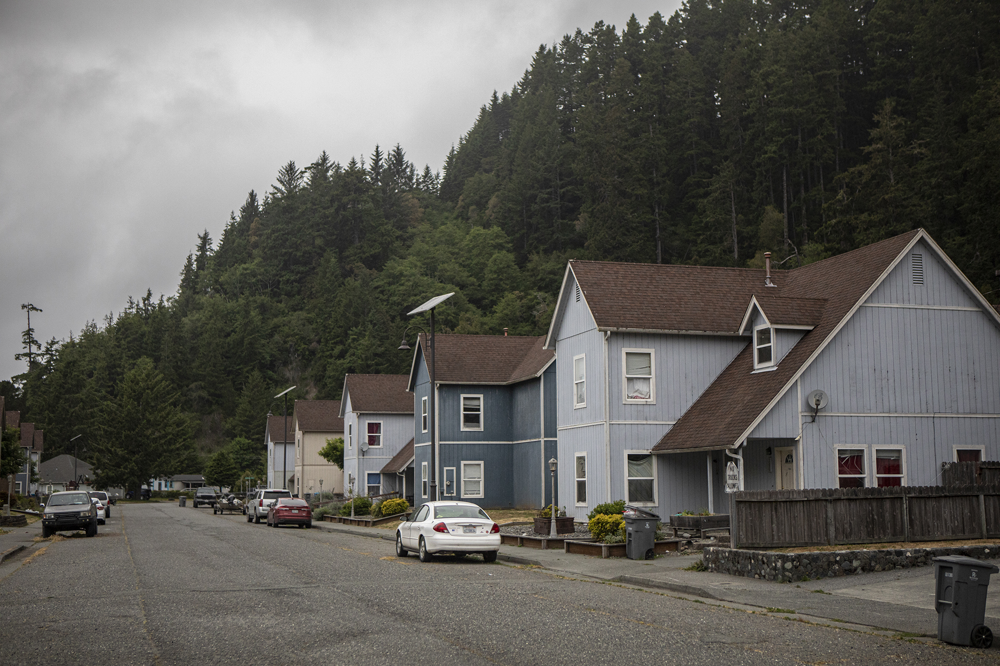 A residential neighborhood in Klamath along the Redwood Highway on June 7, 2023. Photo by Larry Valenzuela, CalMatters/CatchLight Local
