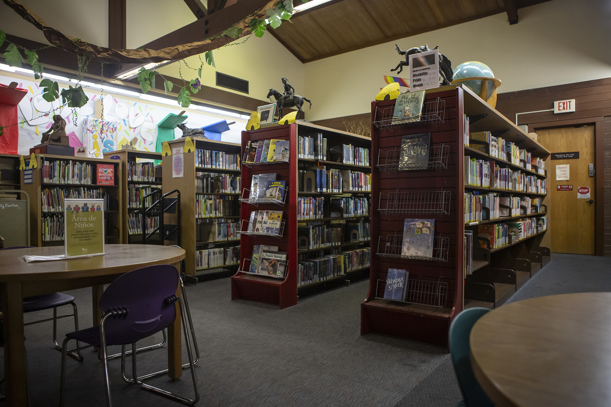 Book shelves lined up in the Fresno County Library Clovis Branch on July 31, 2024. Photo by Larry Valenzuela, CalMatters/CatchLight Local