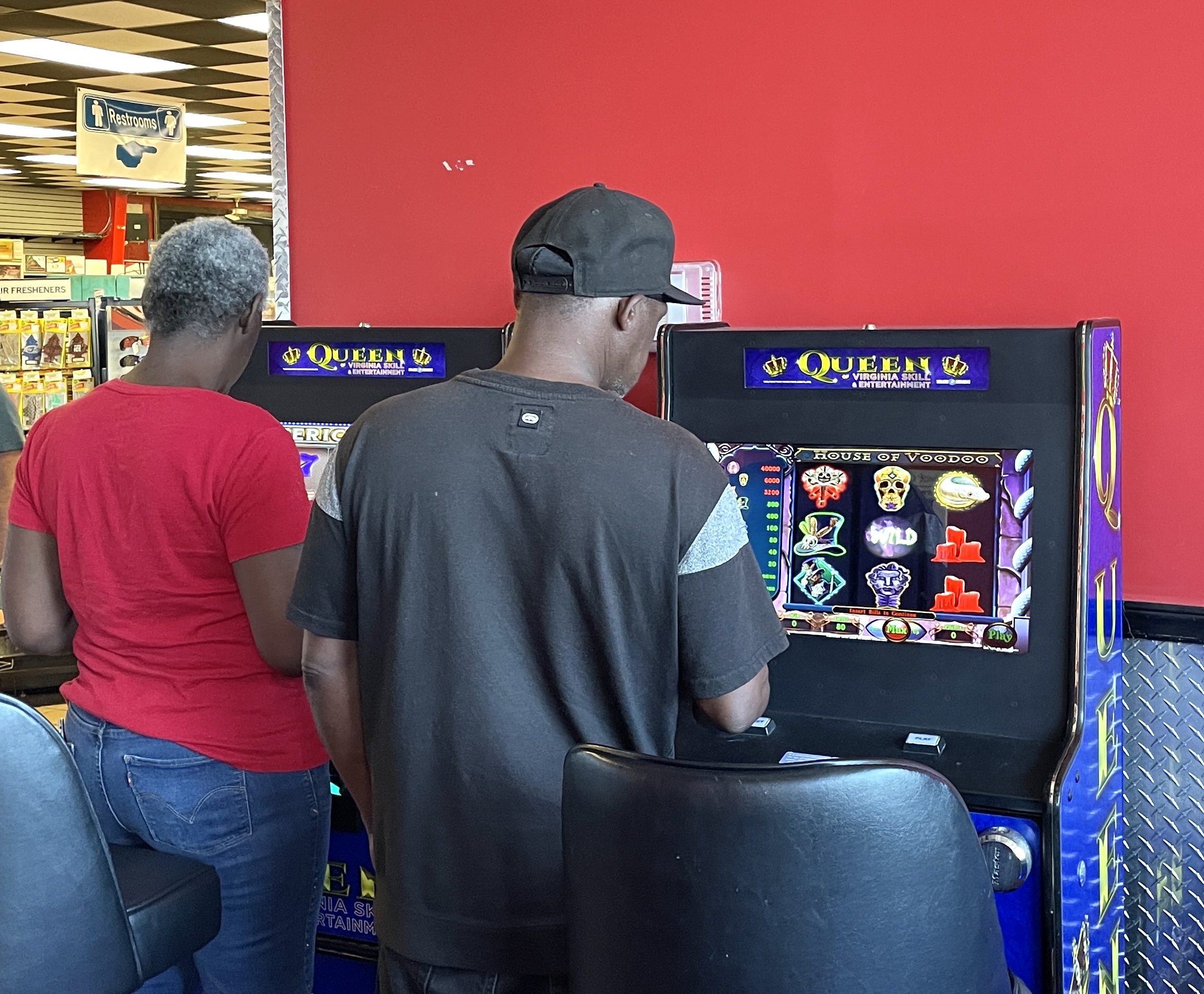 Truckers playing skill games at Hermie Sadler's truck stop in Emporia. Photo by Markus Schmidt.