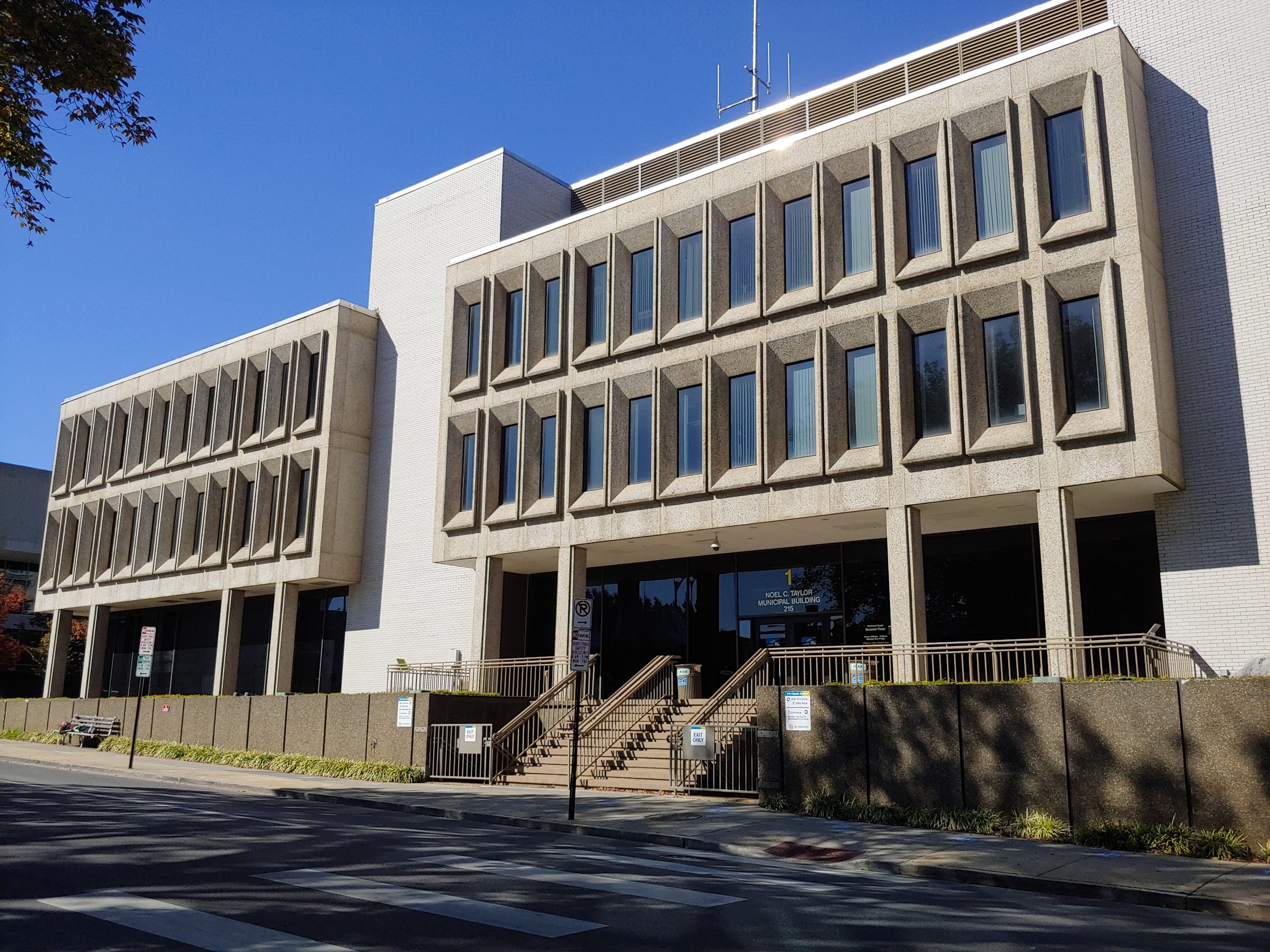 Roanoke Municipal Building. Photo by Dwayne Yancey
