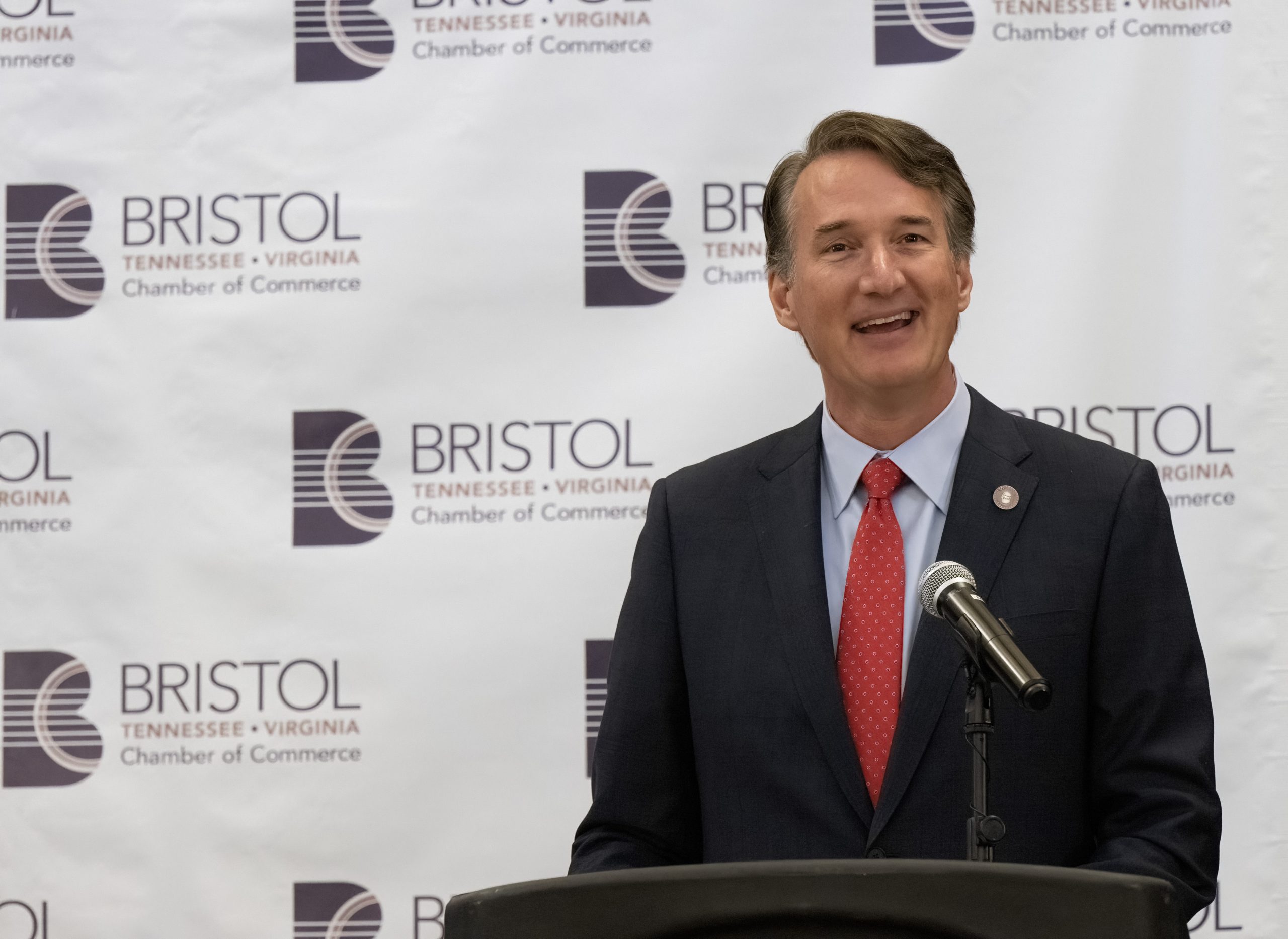 Gov. Glenn Youngkin speaks in Bristol at the Cardinal News Speaker Series. Photo Credit: Earl Neikirk/Neikirk Image.