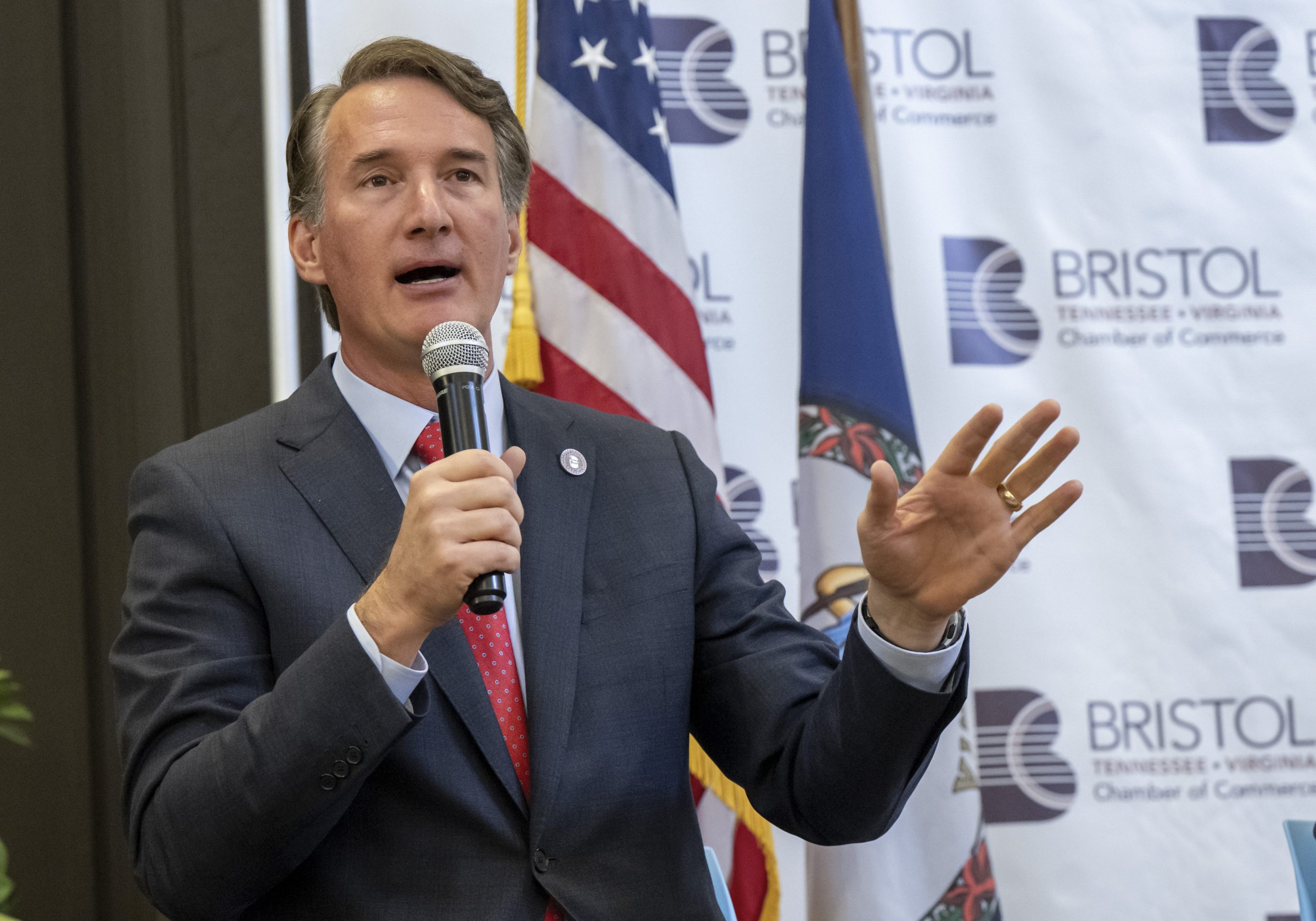 Gov. Glenn Youngkin speaks in Bristol at the Cardinal News Speaker Series. Photo Credit: Earl Neikirk/Neikirk Image.