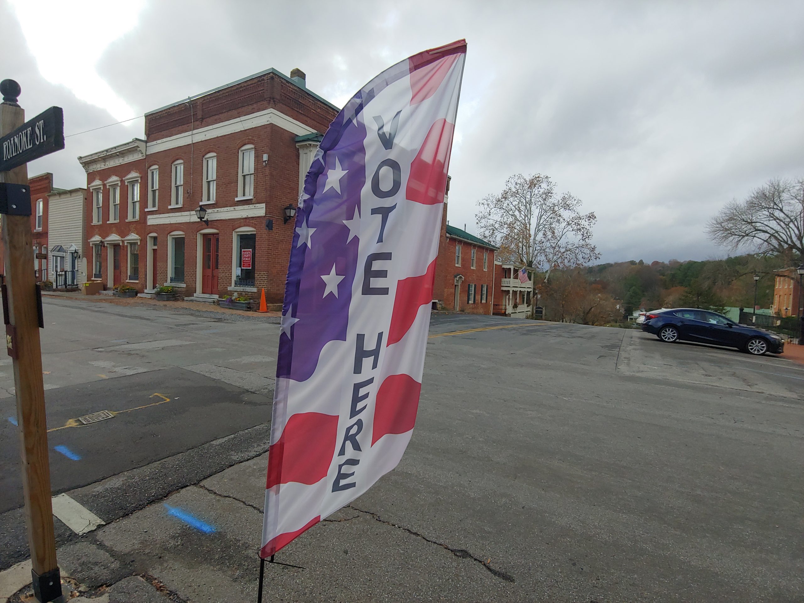 A voting sign in Fincastle. Photo by Dwayne Yancey.