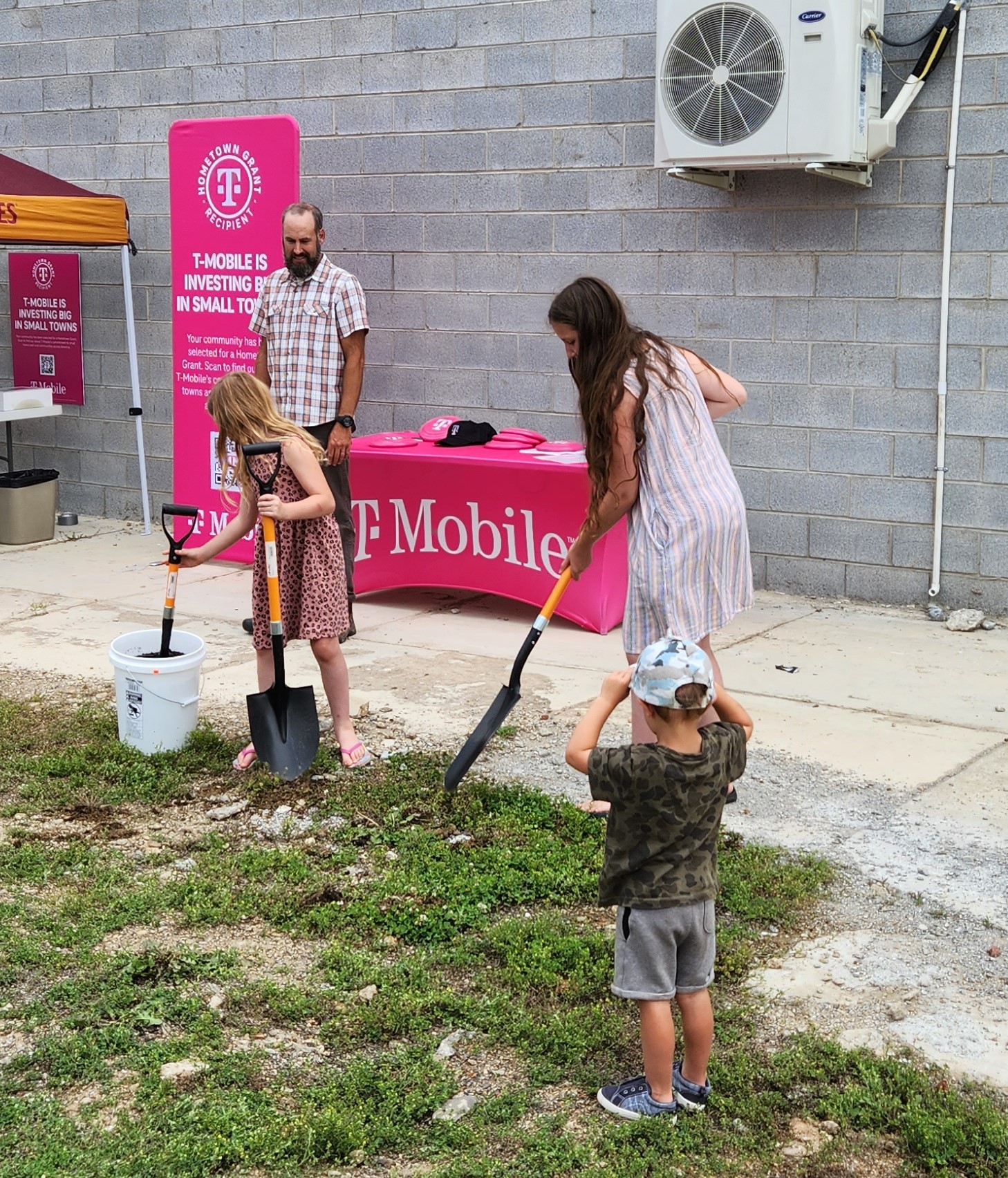 Allura Sarine, 7, and Zoey Sarine, 12, also took part in the groundbreaking. Looking on in front is Gratton Walker, age 3. In the back is Craig County Supervisor Jason Matyas. Photo by Dwayne Yancey.